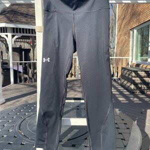 Black running capris